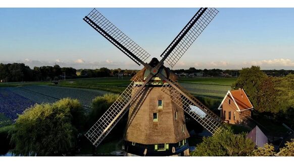 Je kan nu overnachten in deze prachtige Nederlandse molen uit 1590