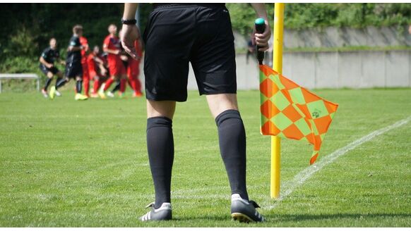 Hoeveel salaris verdien je als grensrechter van voetbalwedstrijden op het hoogste niveau?