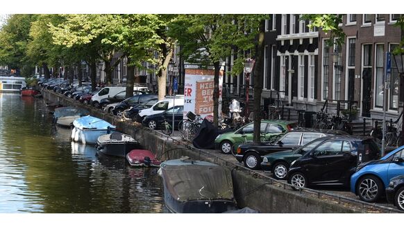 De prijzen van parkeervergunningen van grote steden op een rij (2023)