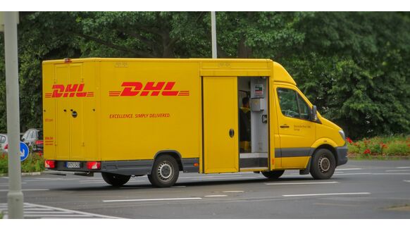 Hoeveel verdient een postbezorger bij PostNL en DHL?