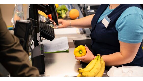 Wat is het gemiddelde salaris van een kassamedewerker?