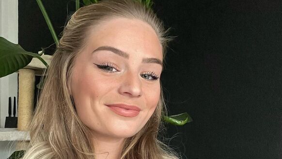 Iris de Waard (Temptation Island) gaat topless op de foto en deelt het resultaat op Instagram