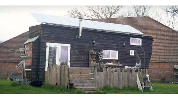 Nederlandse Laura en Reinder bouwen zelf een Tiny House voor maar €35.000,-