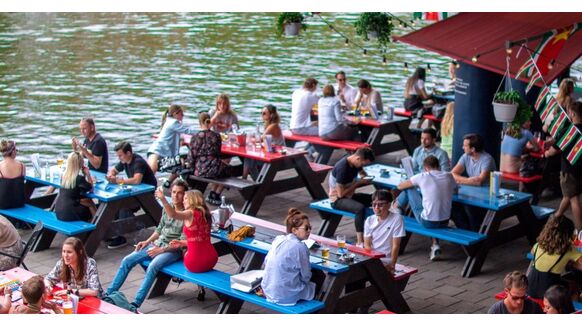 6 zonnige terrassen aan het water in Amsterdam