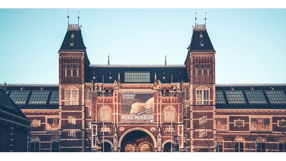 Wist je dat het Rijksmuseum in Amsterdam een geheime nooduitgang voor schilderijen heeft?