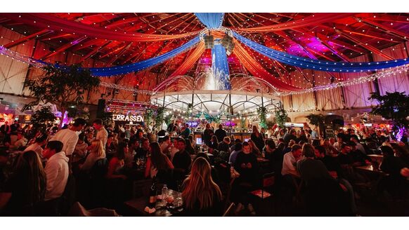 Het Amsterdamse Winterterras is weer begonnen: weekenden lang vol drankjes, hapjes, én feesten