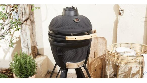 De Action verkoopt nu 2 Kamado barbecues (18″en 21″) tegen héél lage prijzen