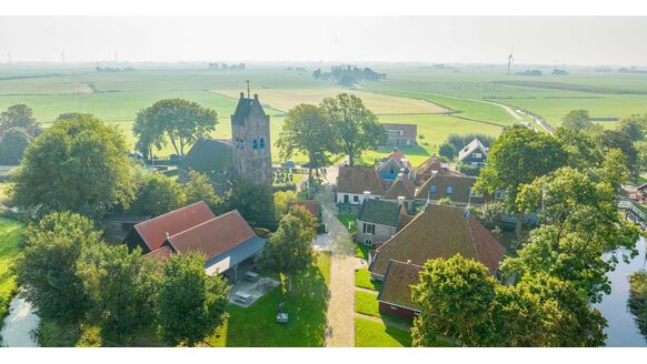 Vriendengroep-droom: dorp in Friesland staat te koop op Funda voor €1.550.000