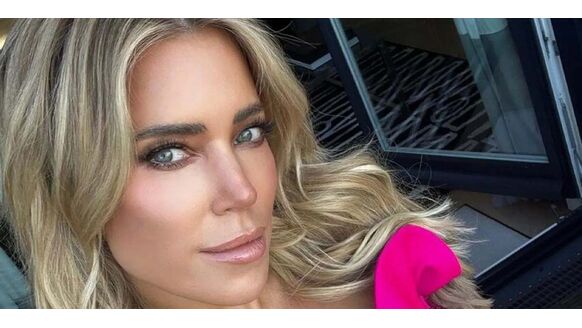 Sylvie Meis zet Griekenland in vuur en vlam en poseert in bikini