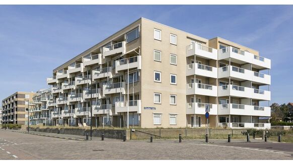 Rondleiding: in dit strandappartement komt Eva Jinek tot rust in de weekenden