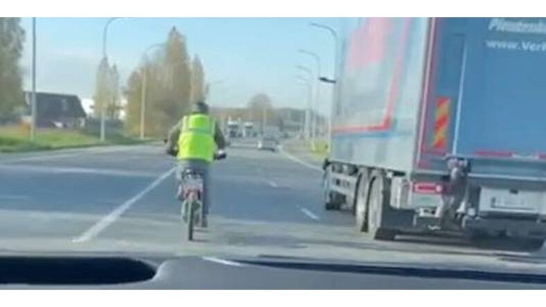 Belgische man rijdt met 87 km/h op zijn e-bike over de snelweg