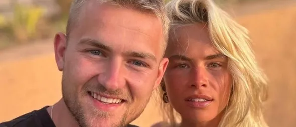 (Ex-)vrouw van Matthijs de Ligt skinnydipt en deelt reeks zomerse foto’s