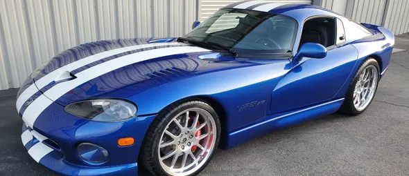 Van game naar garage: zo won een 56-jarige moeder ‘per ongeluk’ een Dodge Viper uit GTA V