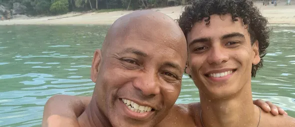 Humberto Tan (60) en zoon stralen samen superfit op de cover van Men’s Health: “Ik heb meer zelfvertrouwen gekregen”